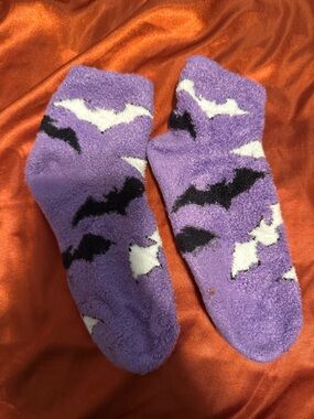 Cozy Purple Bat Pattern Fuzzy Socks